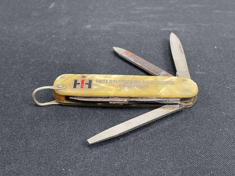 IH Pocket Knife