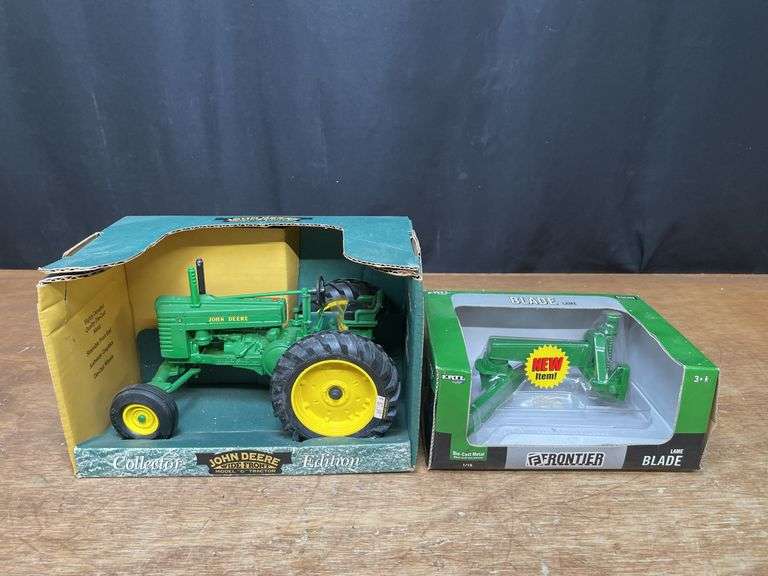 (2) 1/16 John Deere G + Blade NIB Ertl image