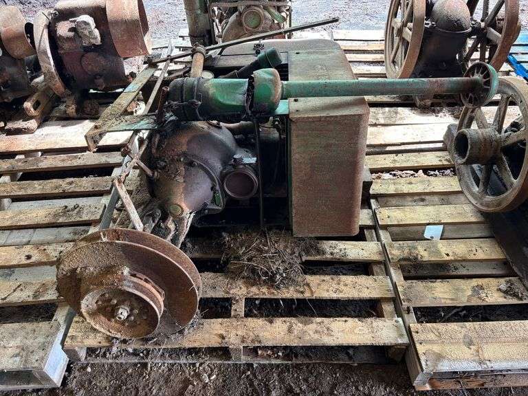 John Deere LUC Engine image