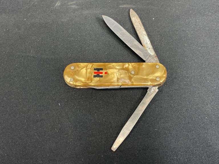 IH Pocket Knife