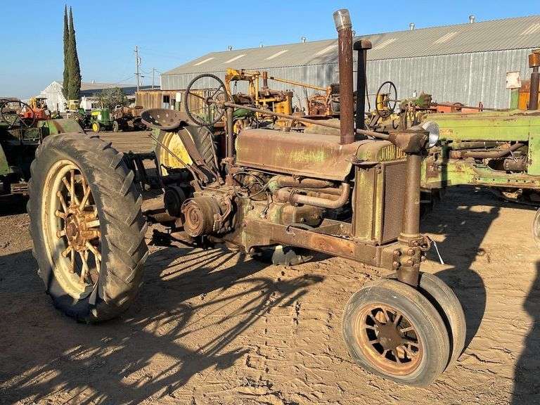 John Deere Unstyled B image