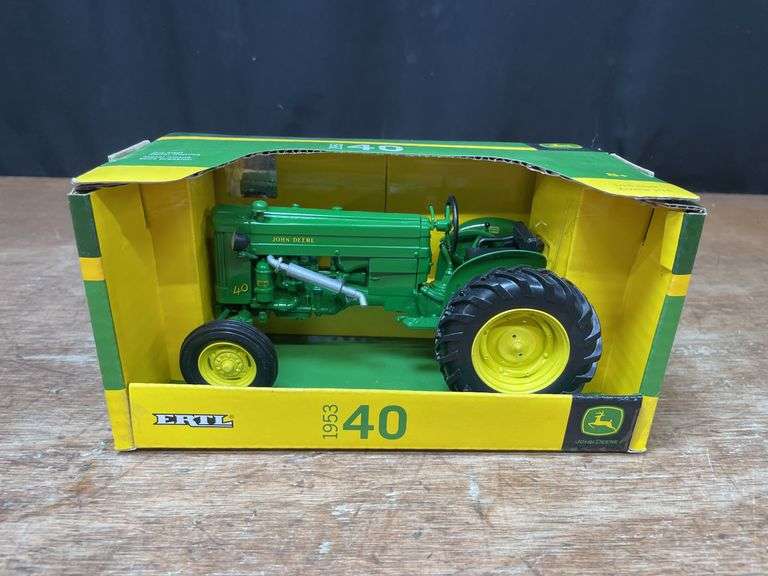 1/16 John Deere 40 NIB Ertl image