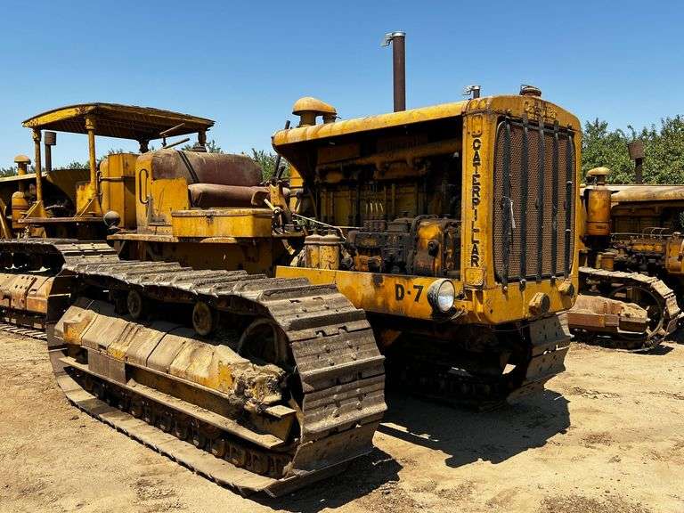 Caterpillar D7 image