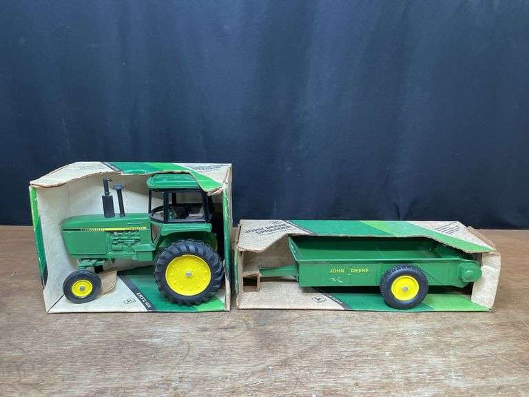 (2) 1/16 John Deere 4450 + Spreader NIB Ertl image