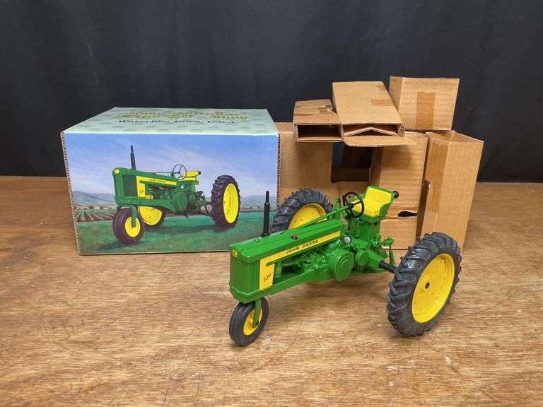1/16 John Deere 520 High Clearance 2002 2 Cylinder NIB Ertl image
