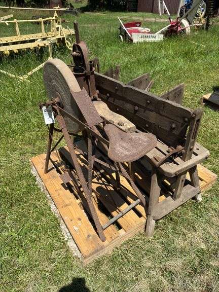 Stone Grinder and Press Pallet image