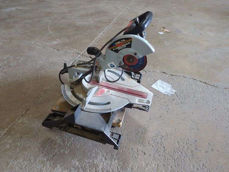 Delta 10" Sliding compound Miter Saw image
