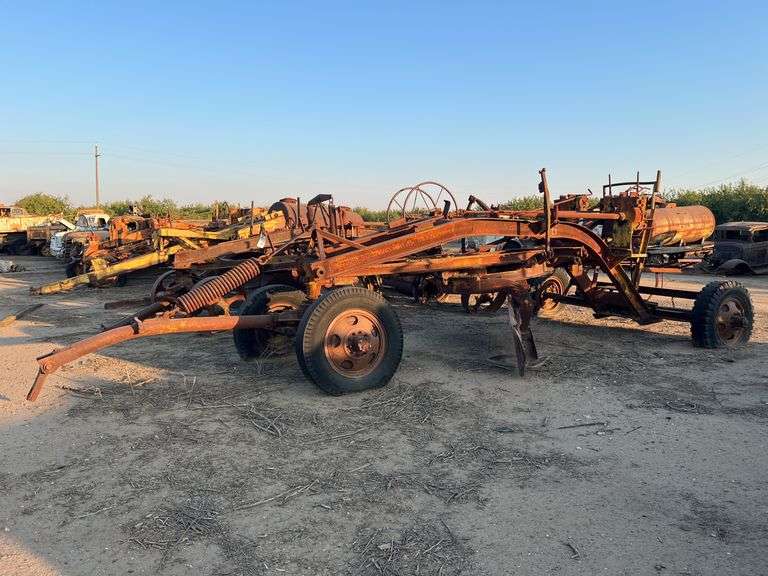 Pull Type Road Grader image