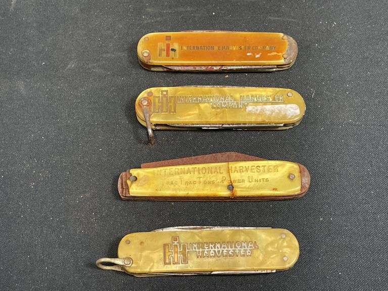 (4) IH Pocket Knives