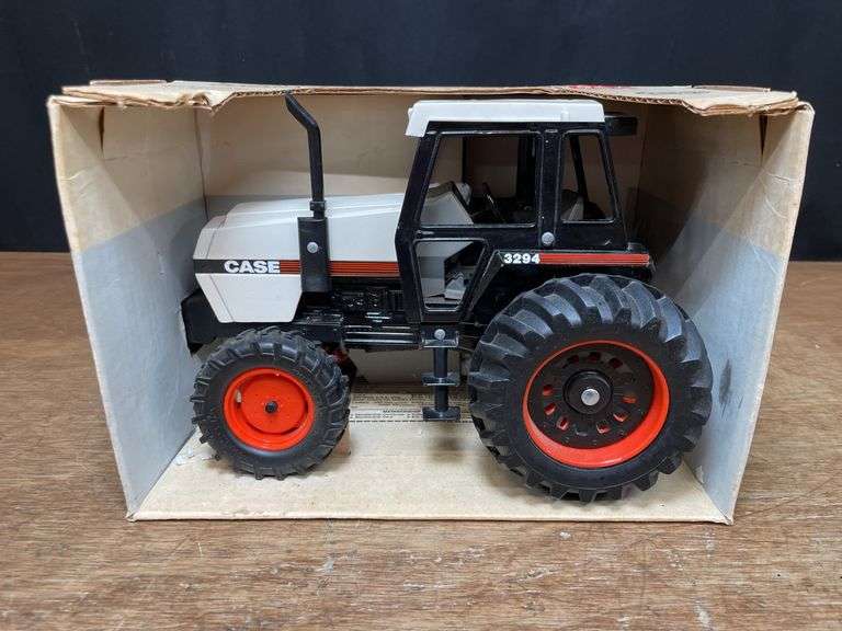 1/16 Case 3294 NIB Ertl image