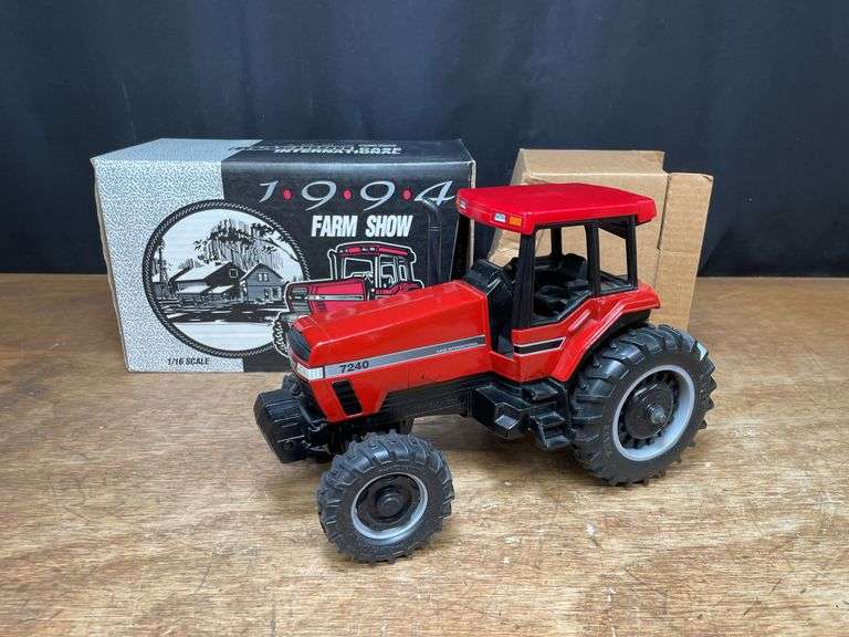 1/16 Case-IH Magnum 7240 1994 Farm Show NIB Ertl image