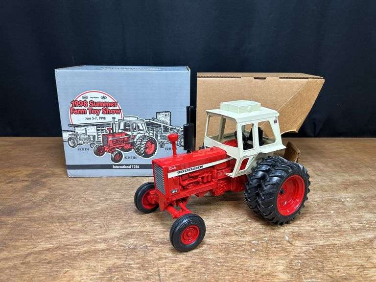 1/16 IH 1256 1998 SFTS NIB Ertl image