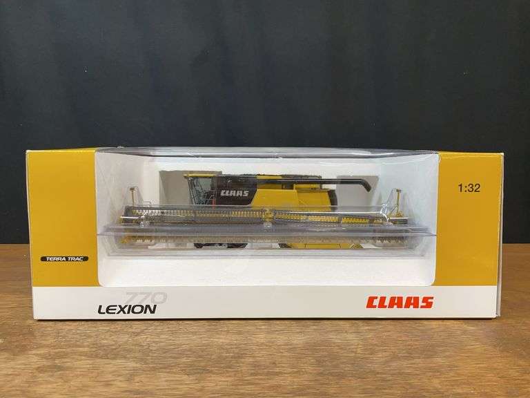 1/32 Claas Lexion 770 Combine NIB Norev image