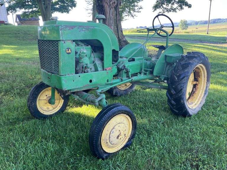 John Deere Model LA image