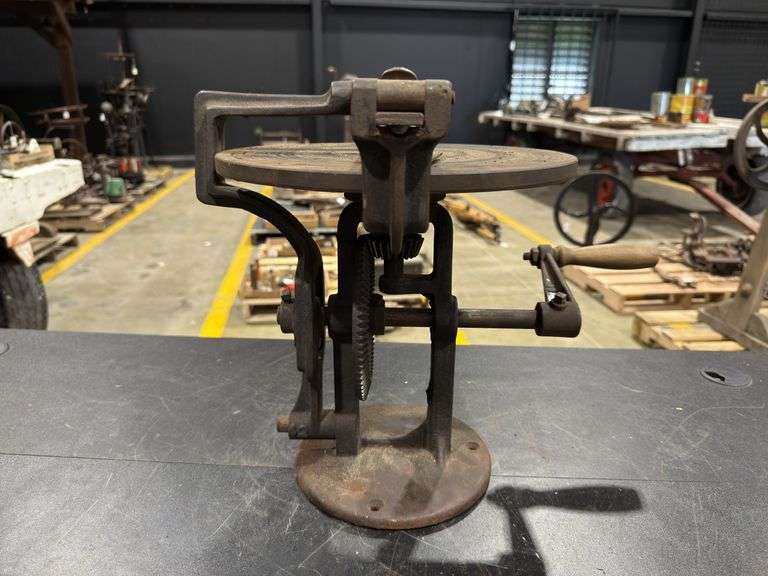 Hand-Cranked Bench Surface Sheep Shear Sharpener,/ Grider tool image