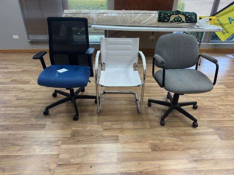 3 Chairs image