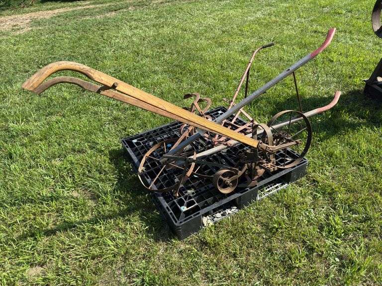 Hand Cultivators image