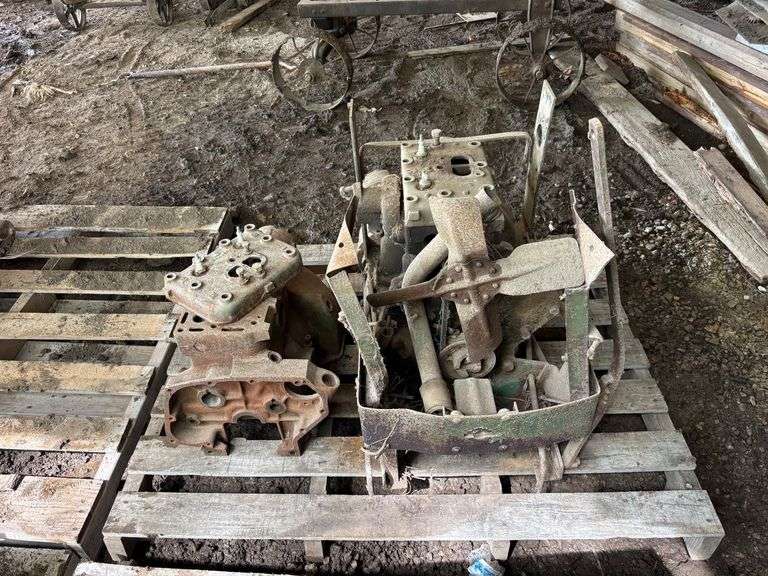 John Deere LUC Engine, Block, and Head image