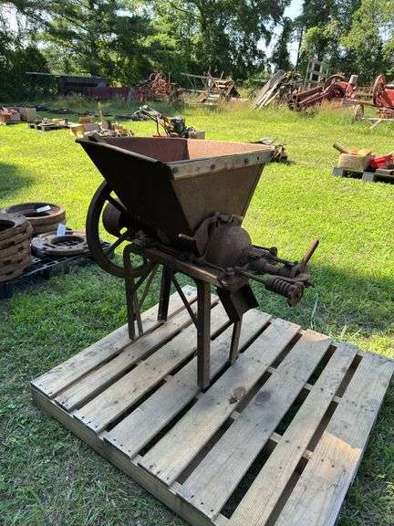 Feed Grinder image