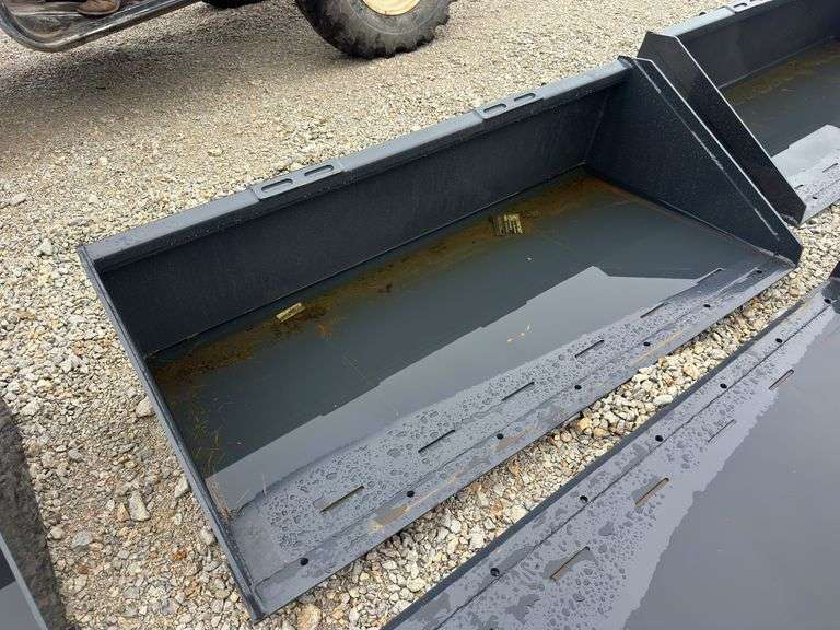 72" Track Duty Bucket image