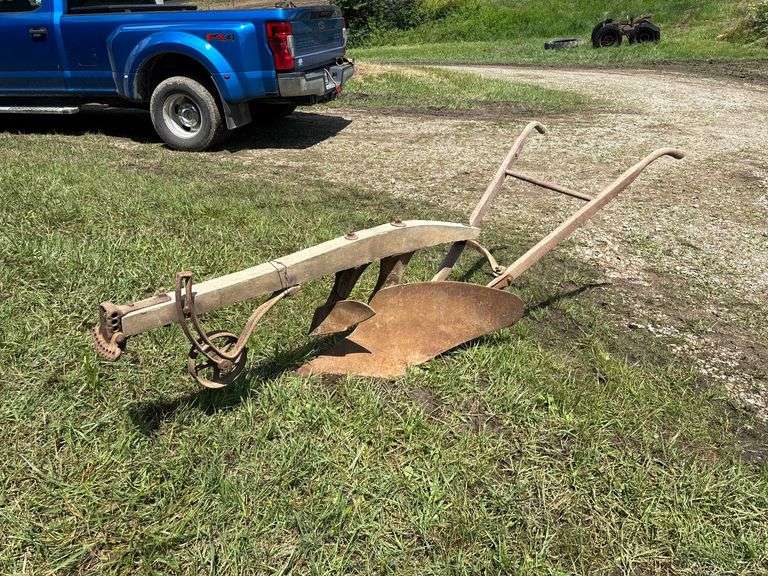 Oliver 404 13” Walking Plow image