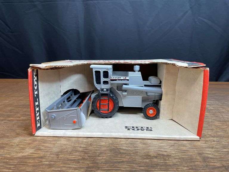 1/32 AC Gleaner L2 Combine NIB Ertl image