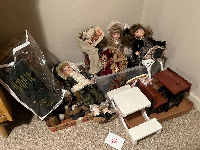 Lot of Dolls/Boyd’s Collection