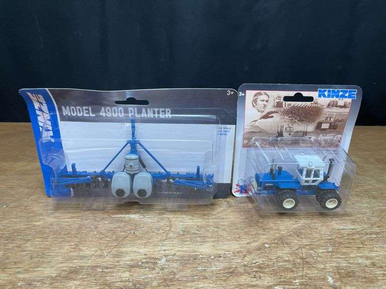 (2) 1/64 Kinze Big Blue + 4900 Planter NIB SC image
