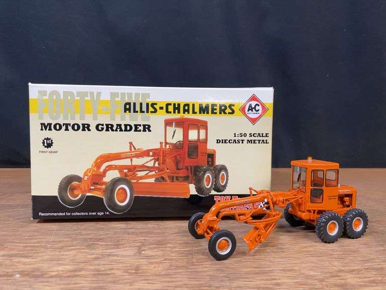 1/50 scale AC 45 Motor Grader 2008 NTTC NIB 1st Gear image