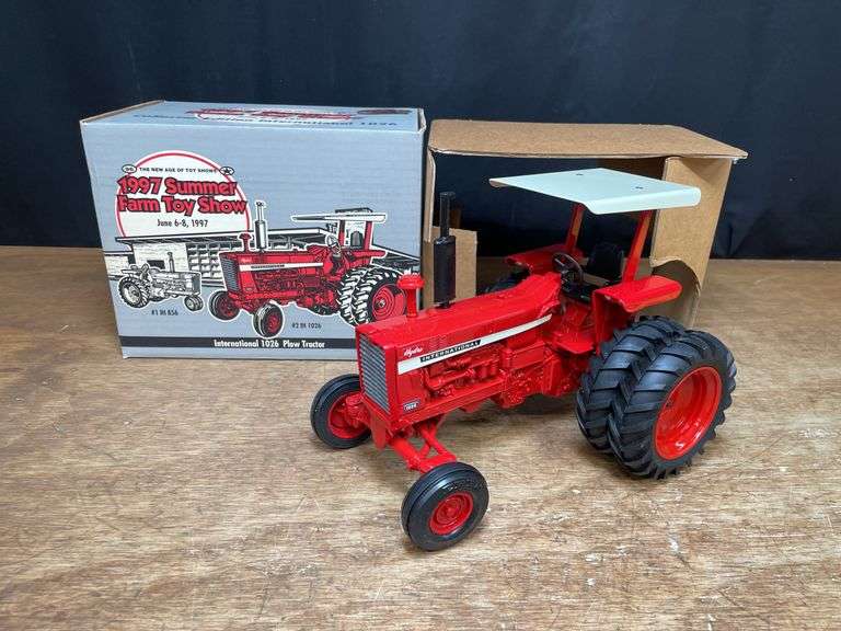 1/16 IH 1026 1997 SFTS NIB Ertl image