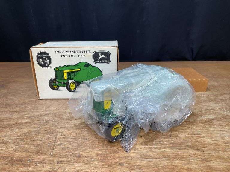 1/16 John Deere 620 Orchard 1992 2 Cylinder NIB Ertl image
