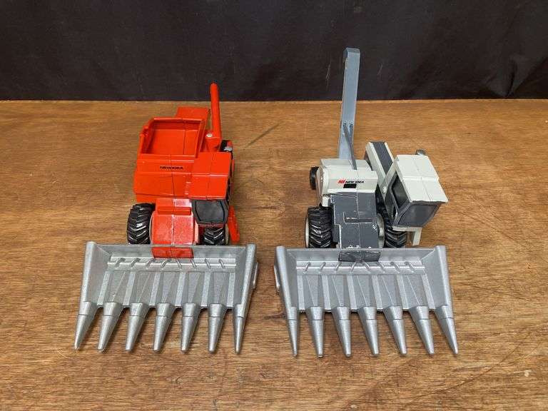 (2) 1/32 New Idea Uni-Harvesters SM