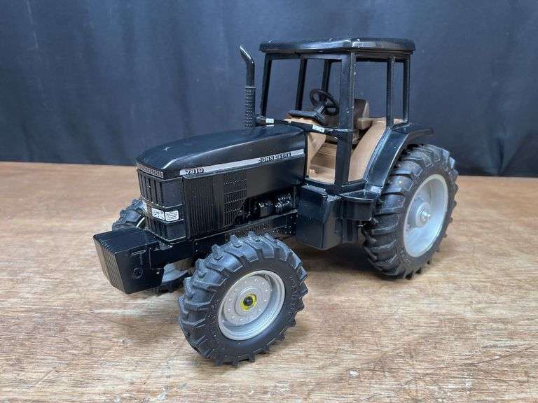 1/16 John Deere 7810 Customized image
