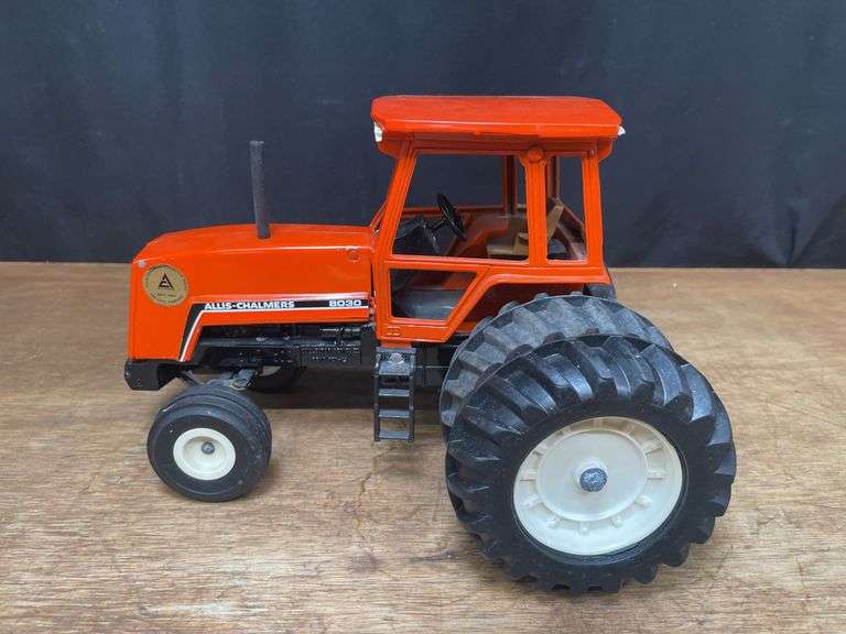 1/16 AC 8030 1982 Reno Ertl