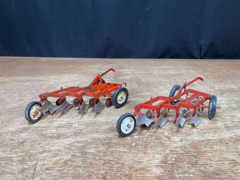 (2) 1/16 Tru-Scale 4 Bottom Plows Carter image