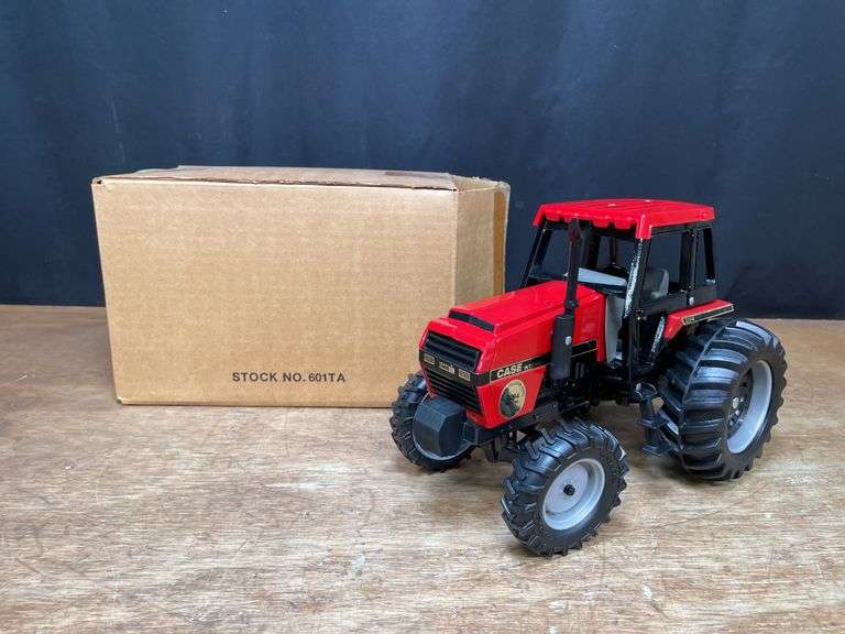 1/16 Case-IH 3284 Collector NIB Ertl image