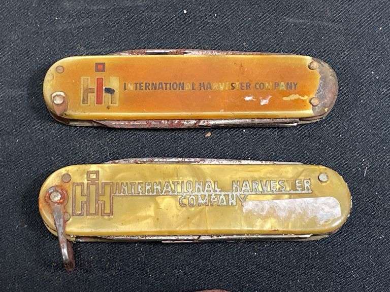 (4) IH Pocket Knives