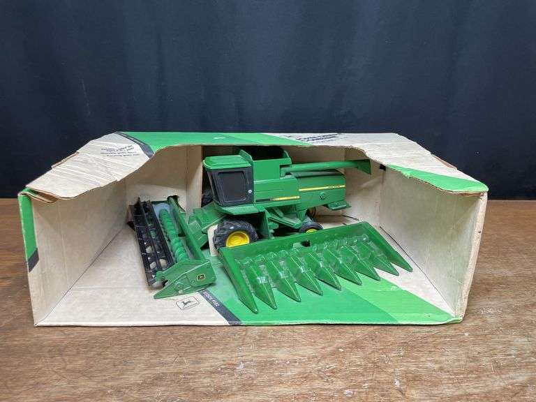1/24 scale John Deere Titan II Combine NIB Ertl image