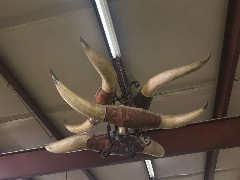 Steer Horn Chandelier image