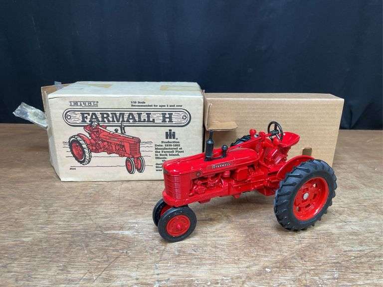 1/16 Farmall H Collector NIB Ertl image