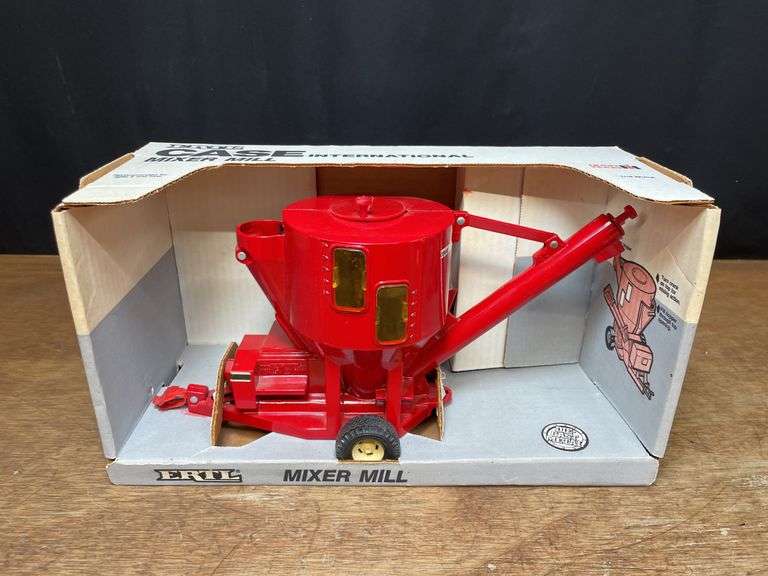 1/16 Case-IH Mixer Mill NIB Ertl image