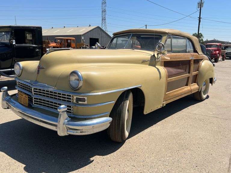 Chrysler Town and Country image