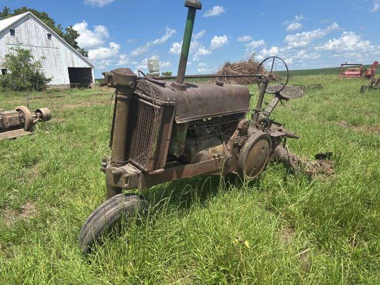 John Deere Unstyled Model G image