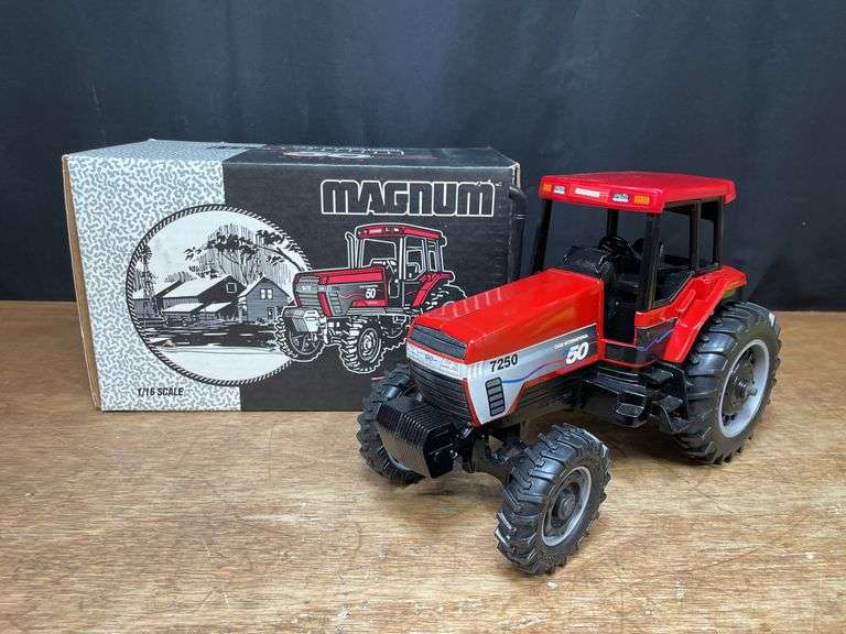 1/16 Case-IH Magnum 7250 Mark 50 NIB Ertl image