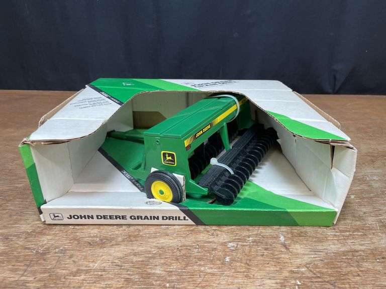 1/16 John Deere Grain Drill NIB Ertl image