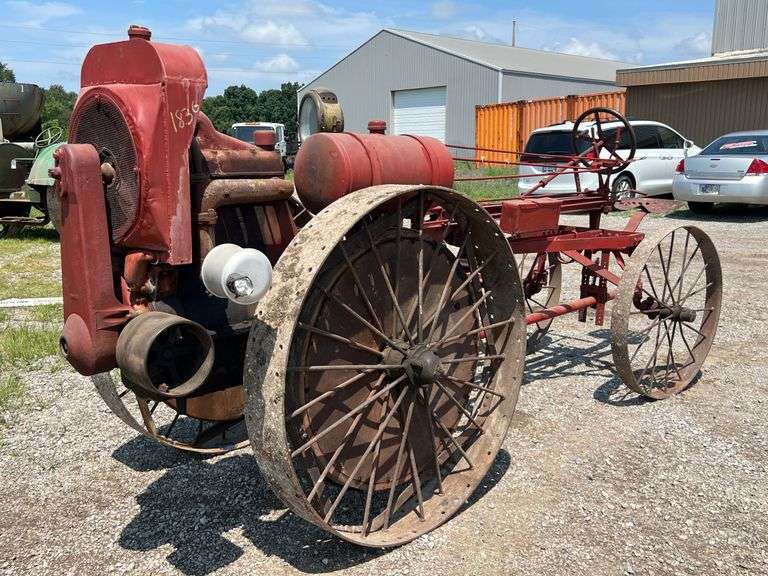Moline Universal Model D image