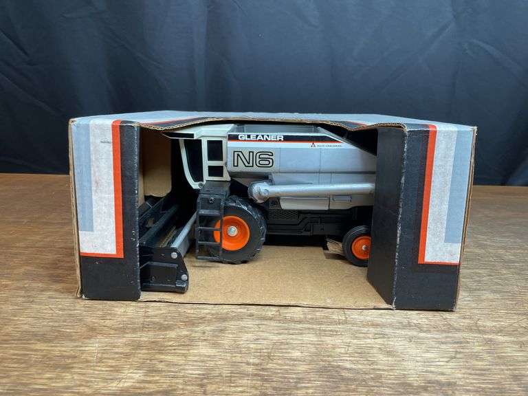 1/24 AC Gleaner N6 Combine NIB SM image