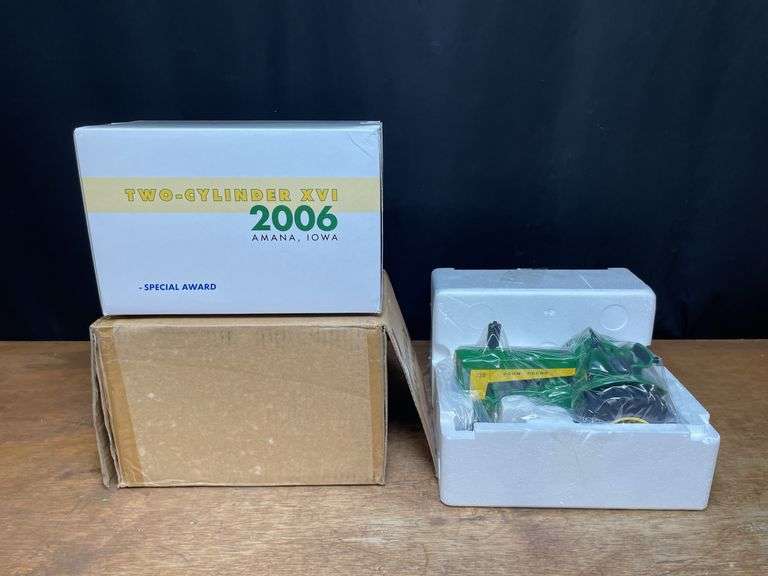 1/16 John Deere 730 2006 2 Cylinder Specail Award NIB Ertl image