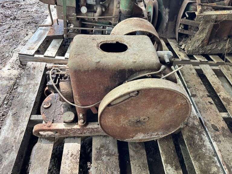 3-5 HP International Harvester LA Engine image