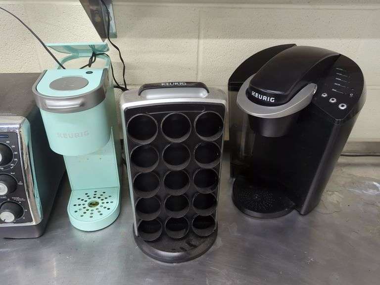 Kitchen Appliances - Keurig Coffee Makers and Convection Oven Lot